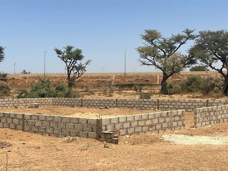 Parcelle de 300 m² à Malicounda — sortie péage