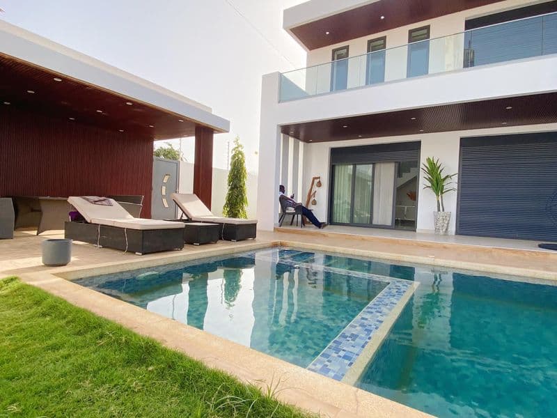 Villa neuve 4 chambres 500 m² — Ngaparou, derrière Saly Center