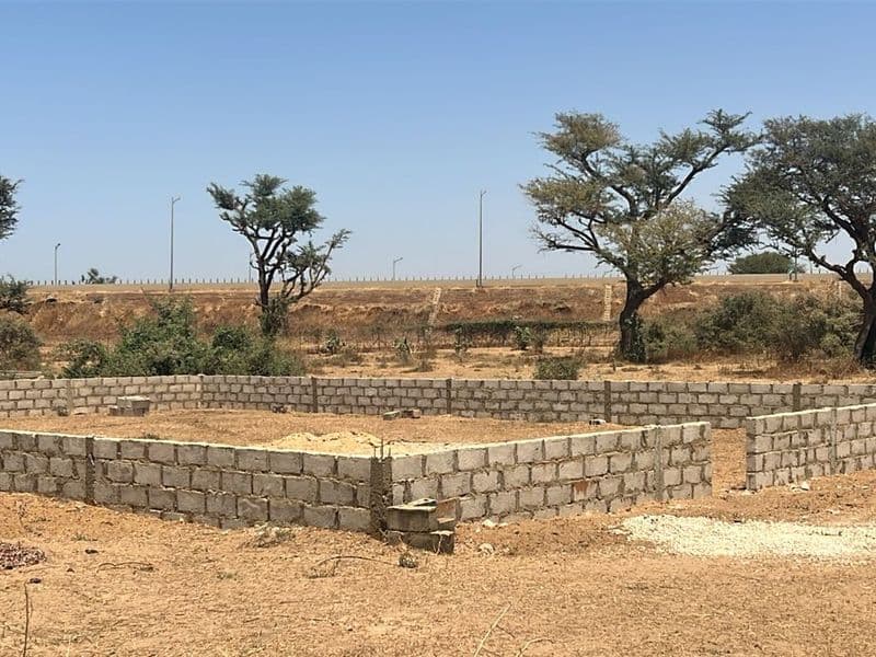 Parcelle de 300 m² à Malicounda — sortie péage
