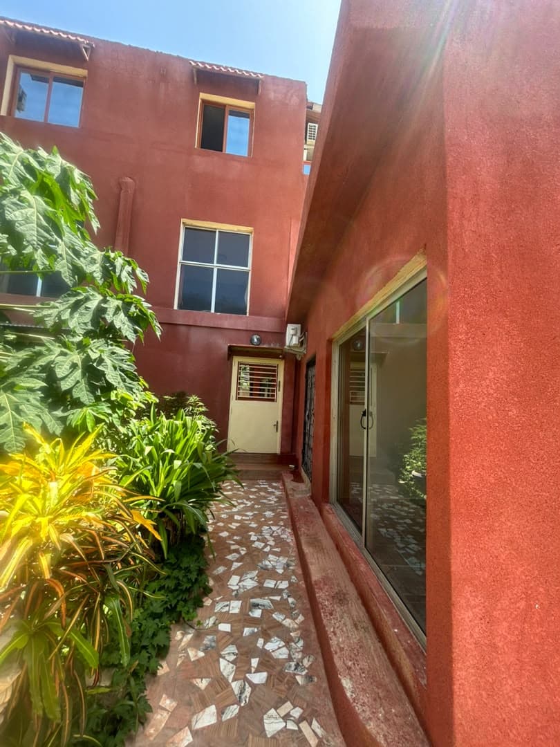 Entrée d'un logement, côté jardin