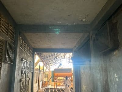 Le passage vers le hangar