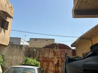 La cour, côté portail