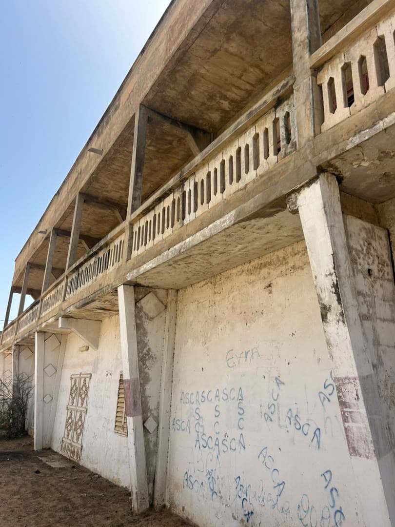 La galerie de l'étage vue depuis la rue