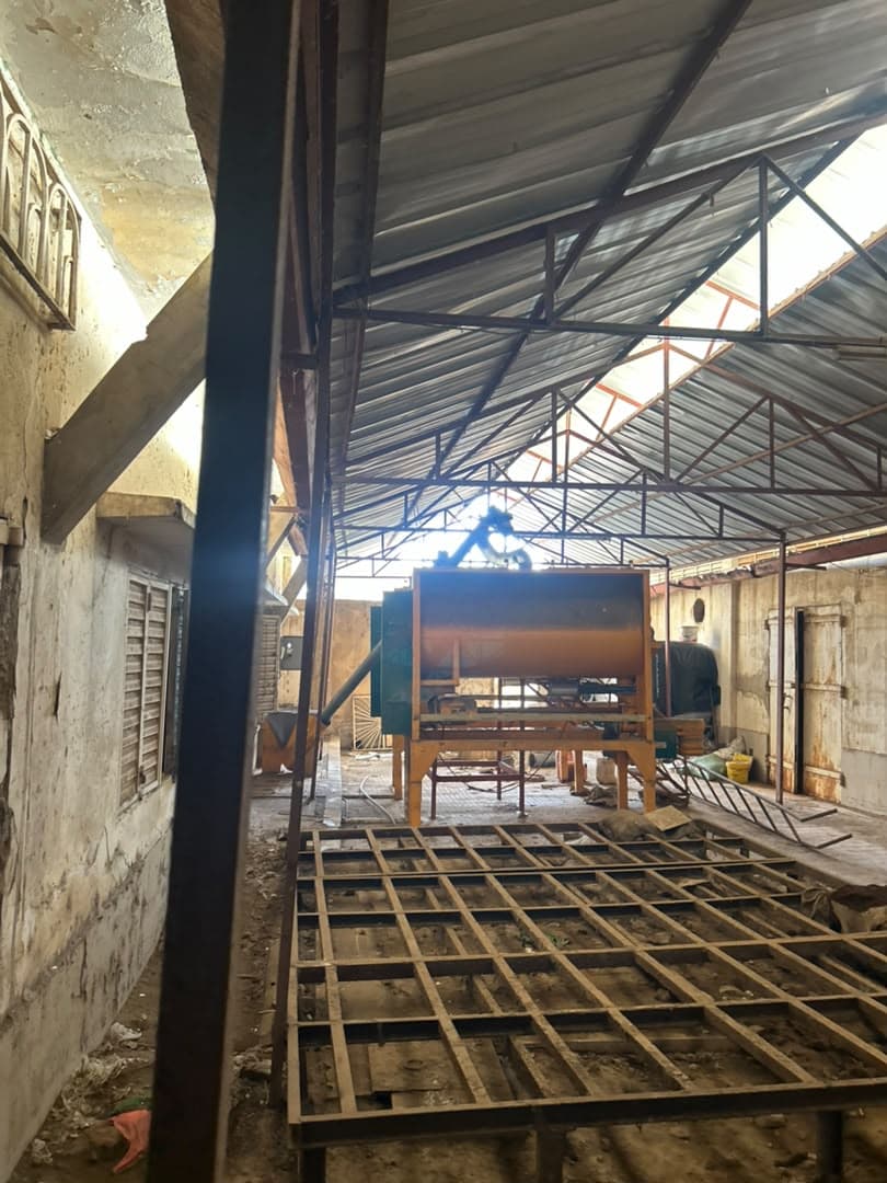 Le hangar couvert à charpente métallique