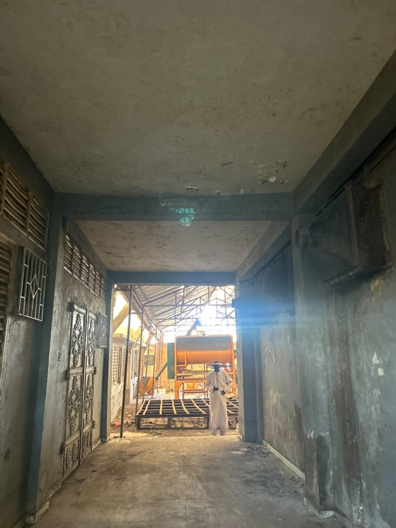 Le passage vers le hangar