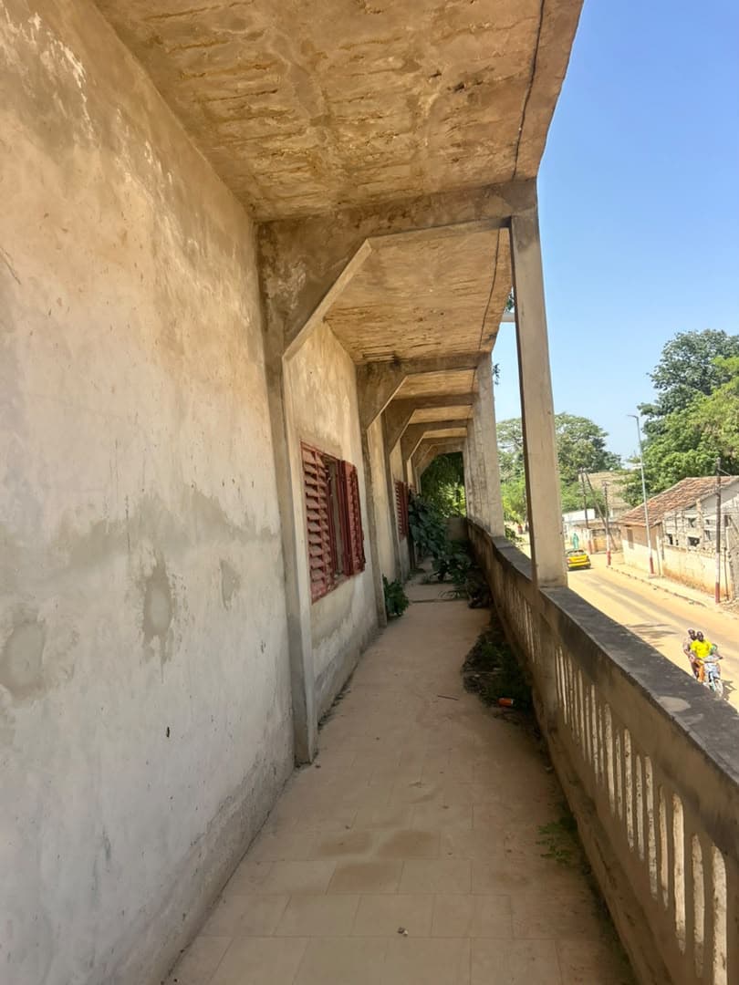 La galerie de l'étage, côté rue