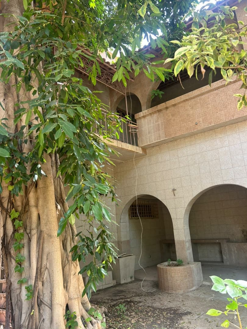 Cour intérieure à arcades